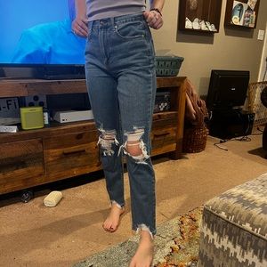 AE DISTRESSED MOM JEAN